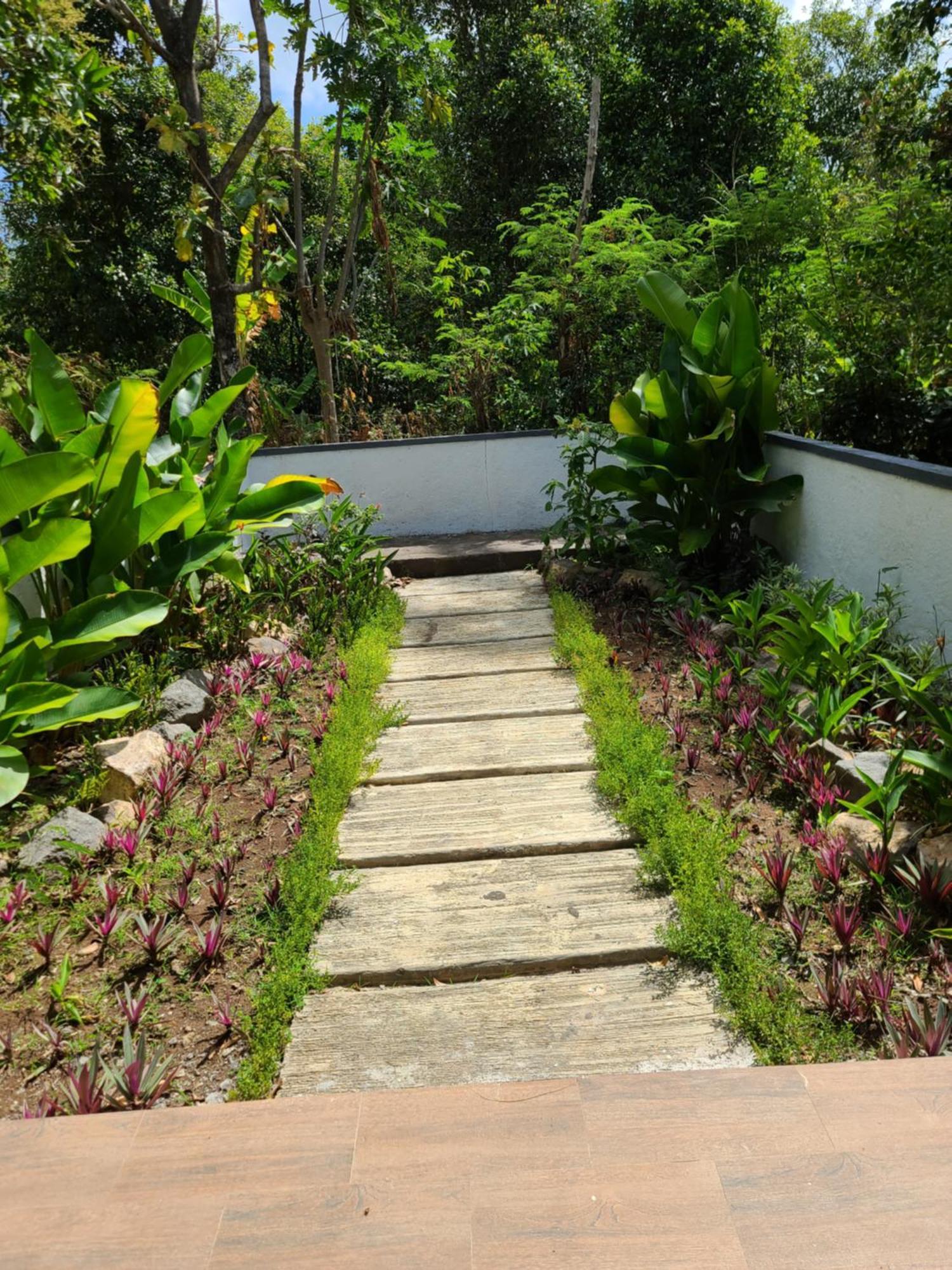 Ling & Louie'S Mountain Villa Mayong ภายนอก รูปภาพ